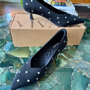 VIVAIA Scarlett kitten heels- black with silver studs